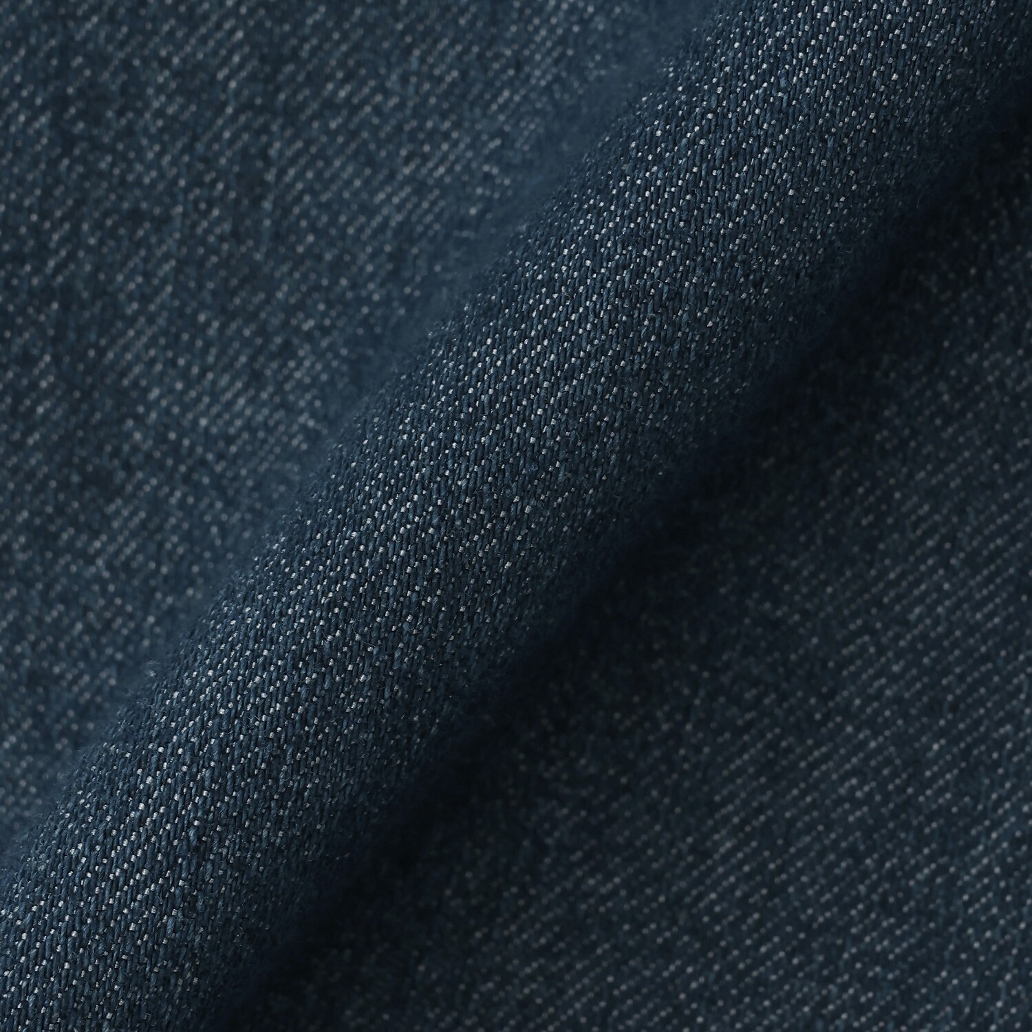 3953104