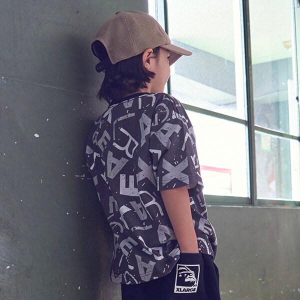 ロゴ総柄半袖Tシャツ