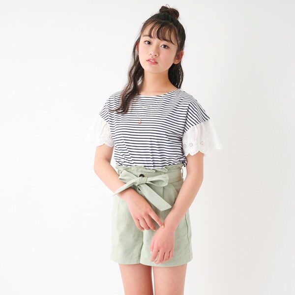 サッシュベルトつきショートパンツ