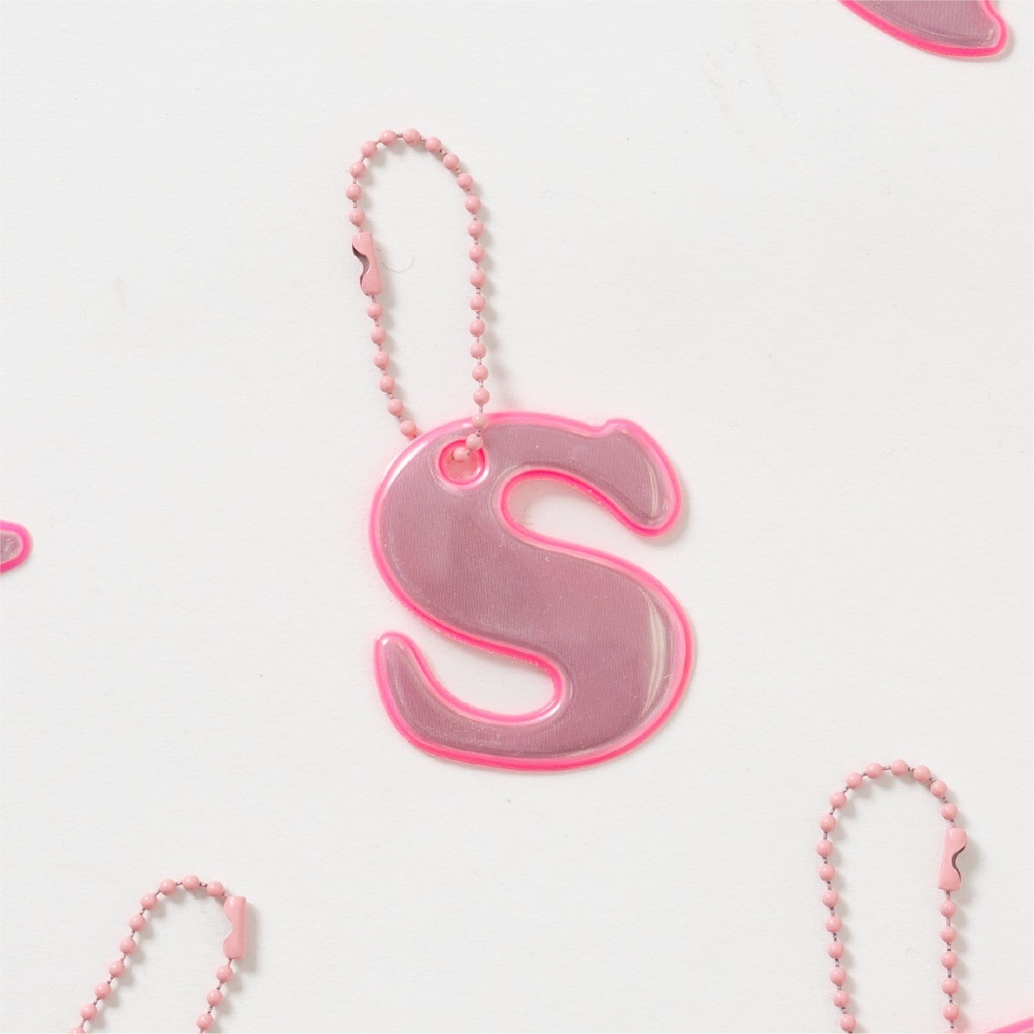 あんしんアルファベットリフレクターチャーム(ピンク)