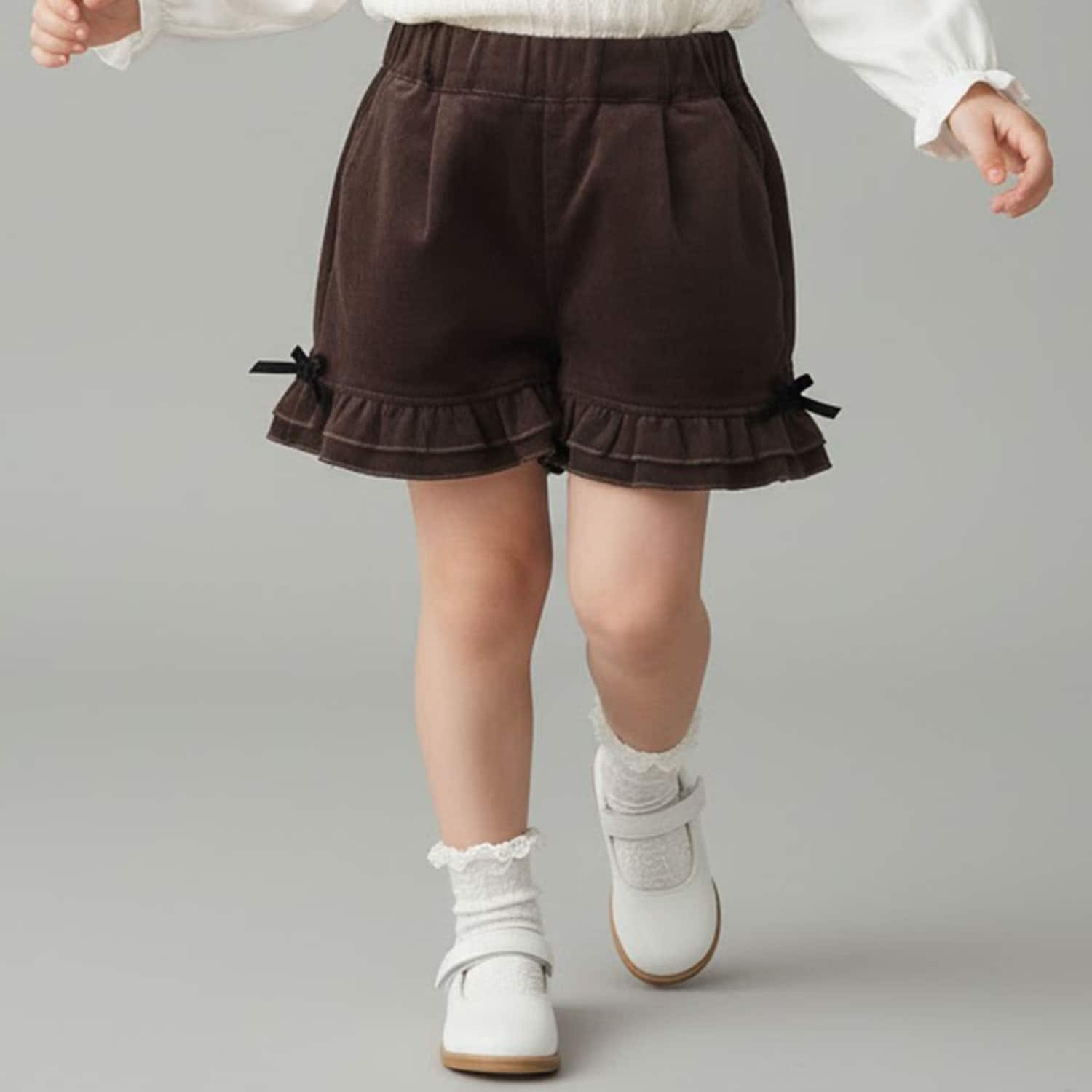 裾フリルショートパンツ