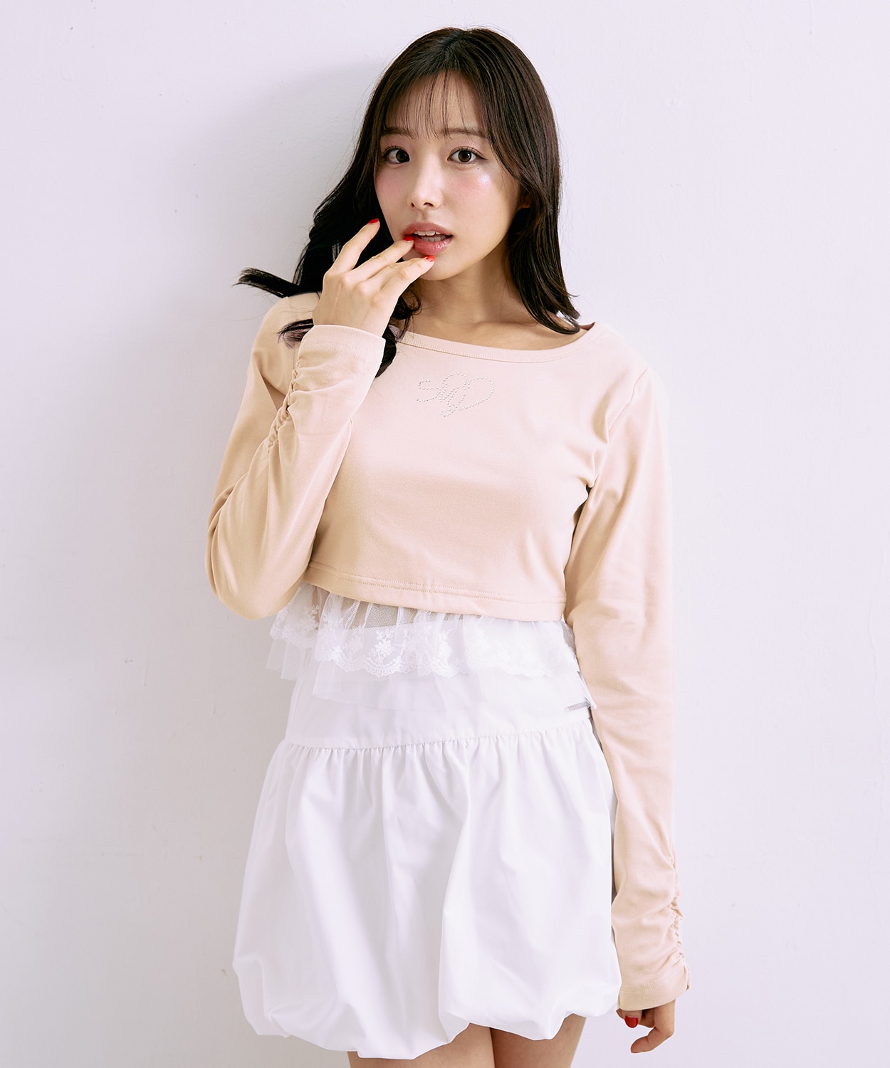 裾フリルラインストーンTシャツ【韓国ファッション】
