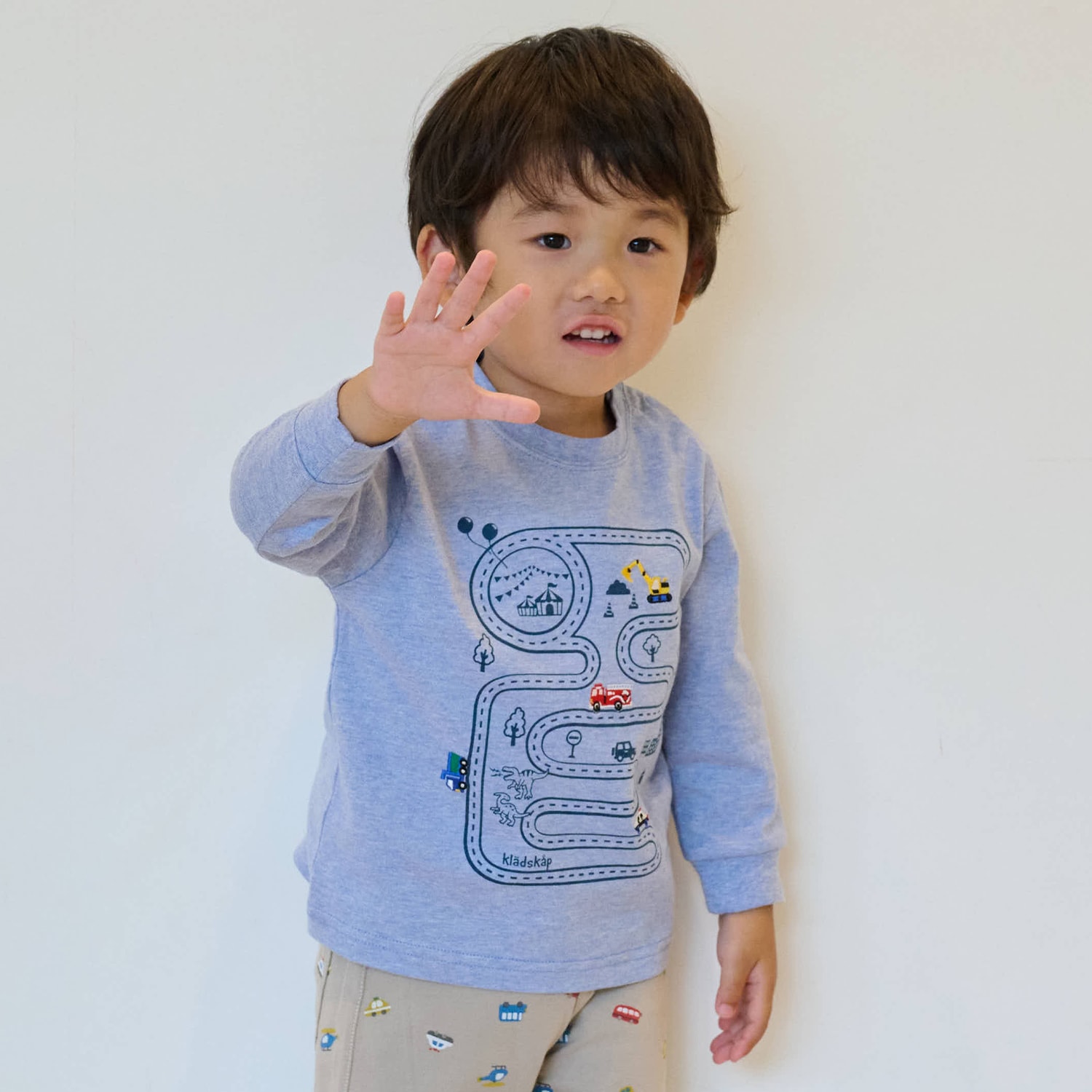 働く車と道路長袖Tシャツ