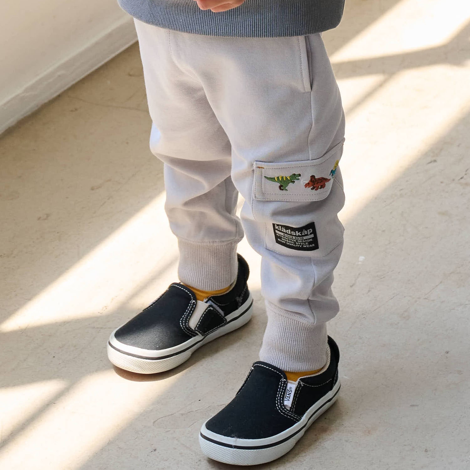 恐竜刺しゅう裾リブカーゴパンツ