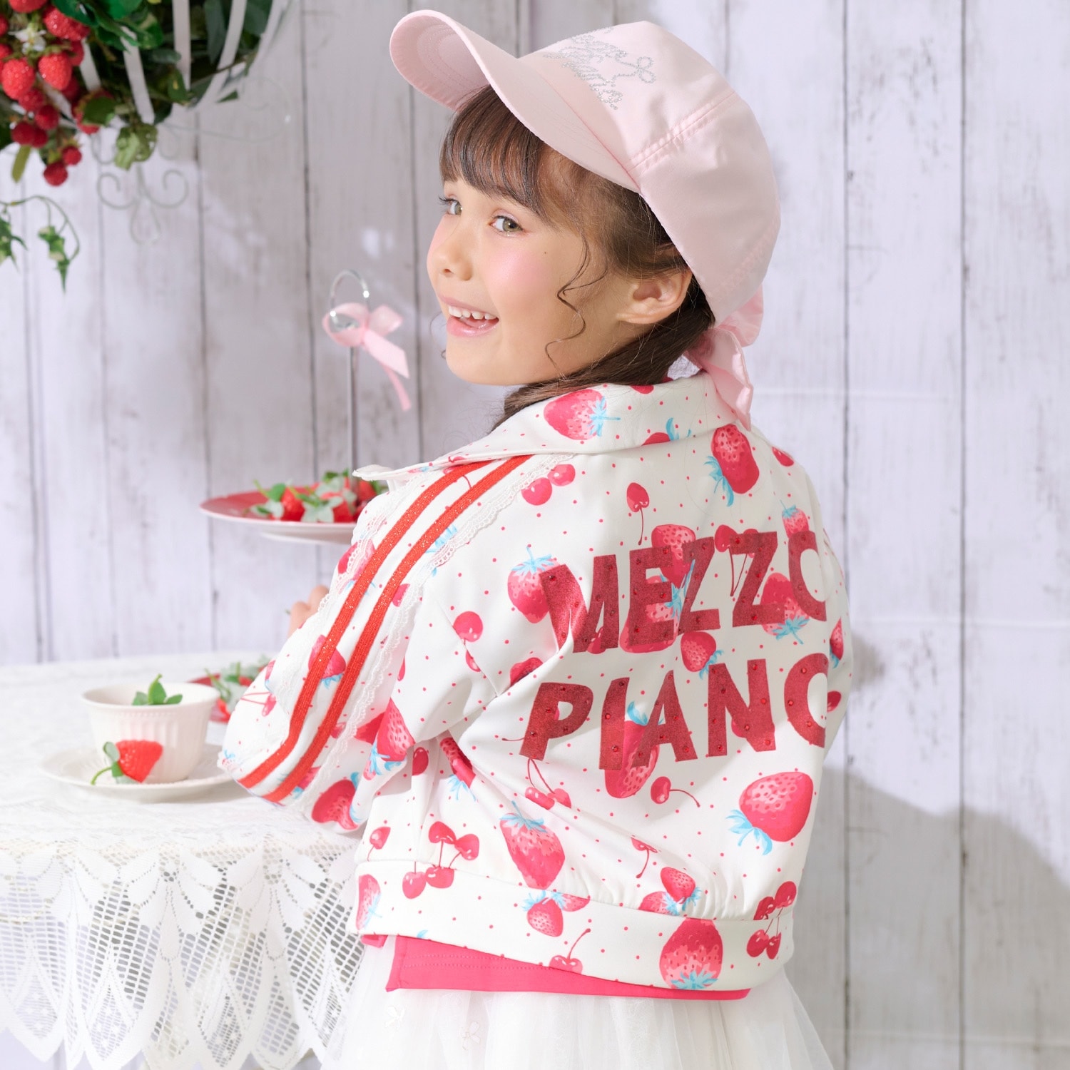 イチゴチェリー柄　袖レースラインジャージ