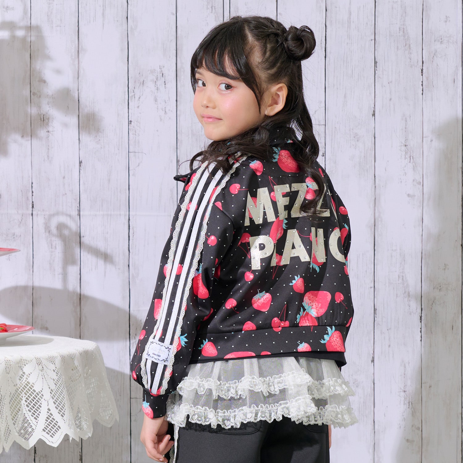 イチゴチェリー柄　袖レースラインジャージ