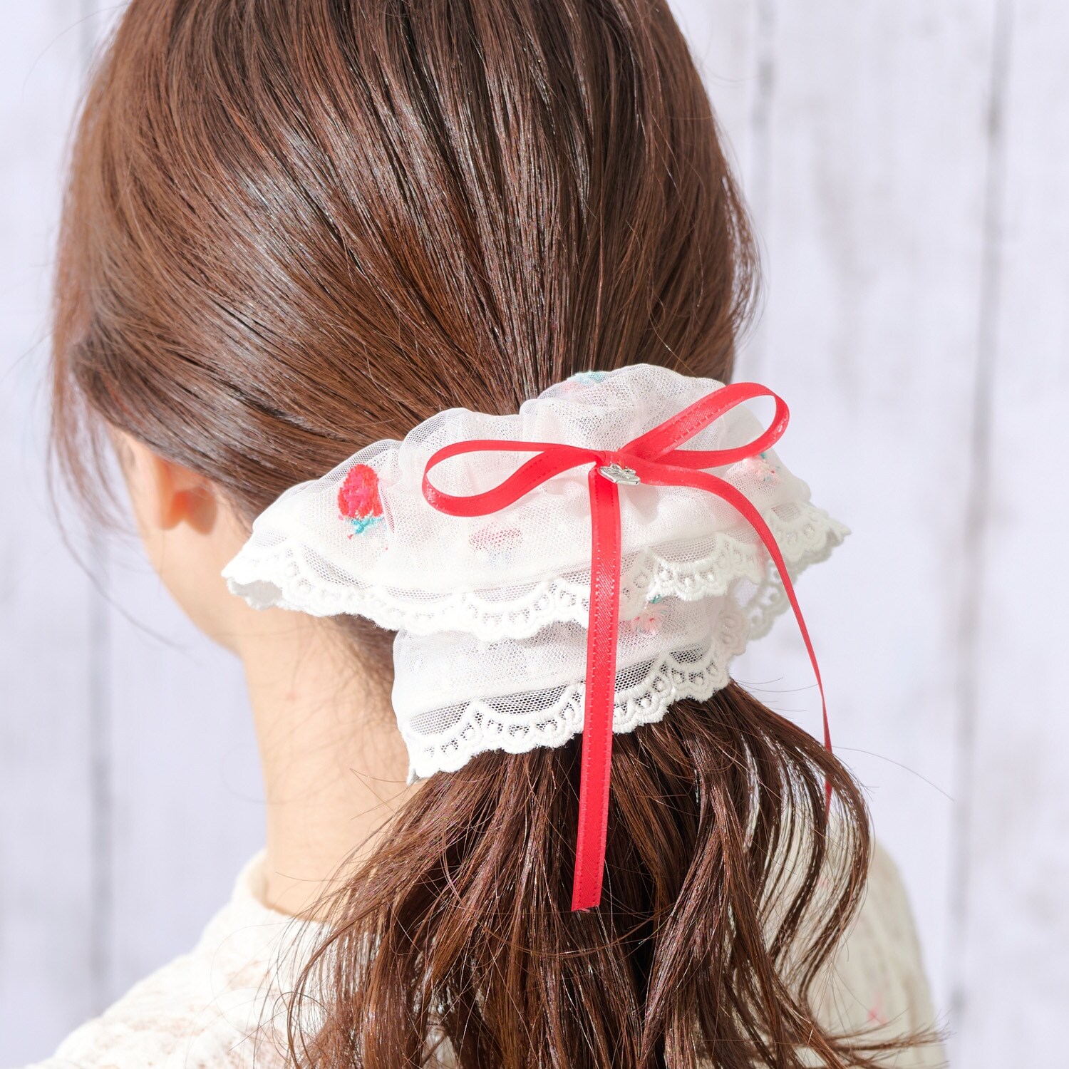 イチゴ刺しゅう　シュシュ