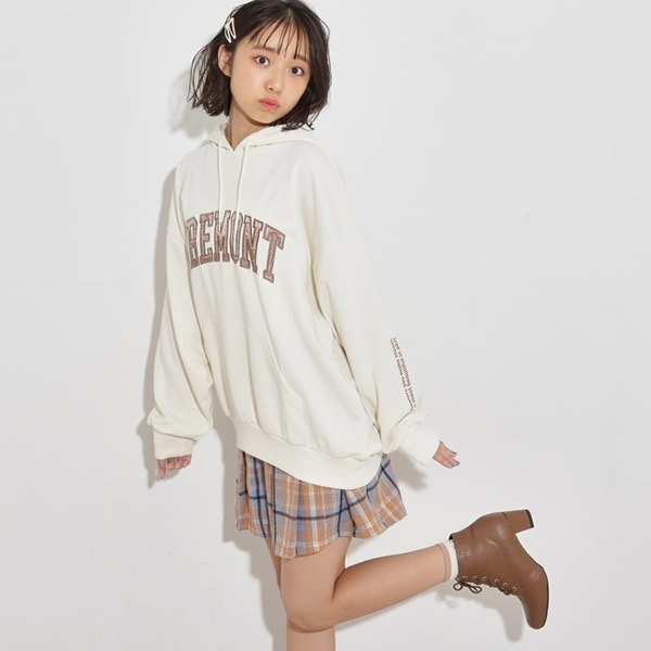 サテンアップリケロゴフーディ