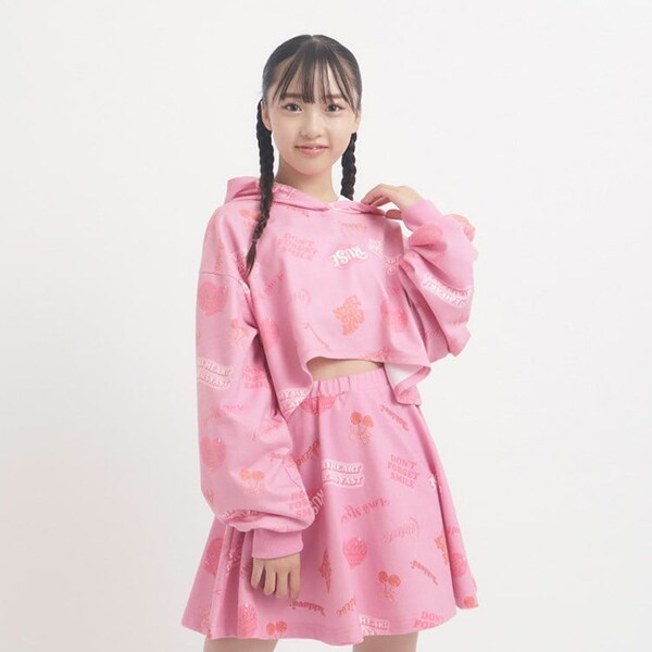 〔るーつくコラボ〕総柄プリントショートフーディー
