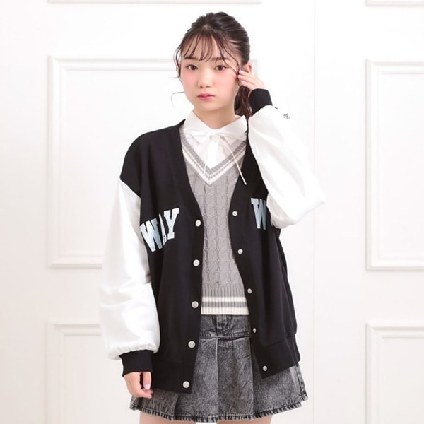 Vネックカレッジアップリケ裏毛カーディガン