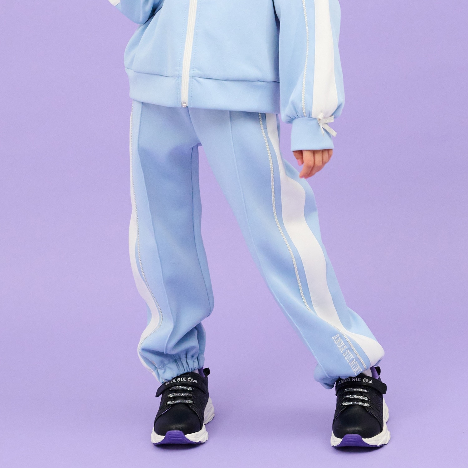 トラックパンツ