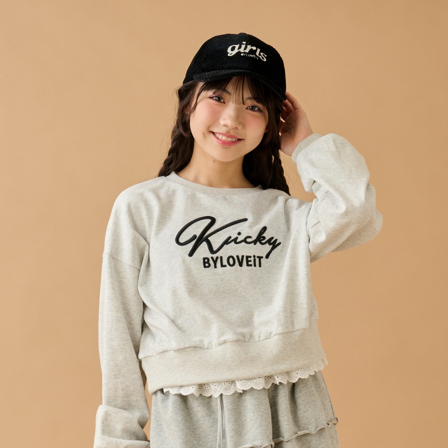 裾レースプルオーバー