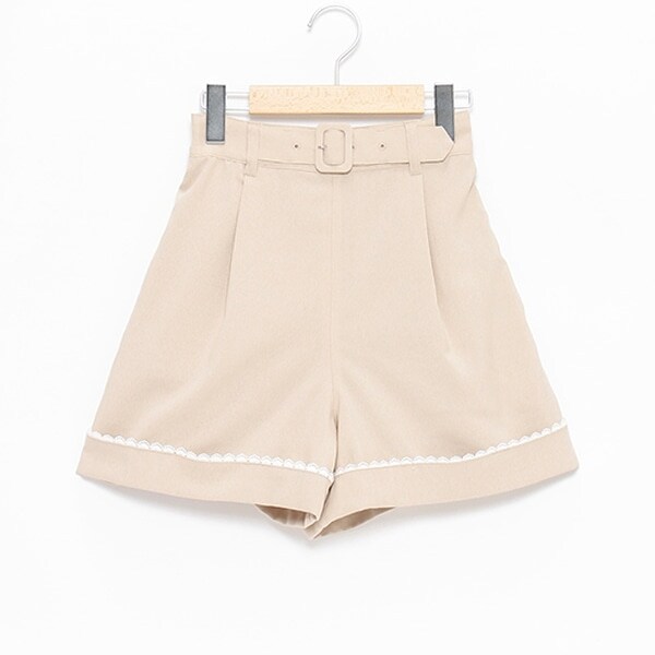 【人気商品再入荷】【直営店で取り扱い無し】飾りベルトつきショートパンツ