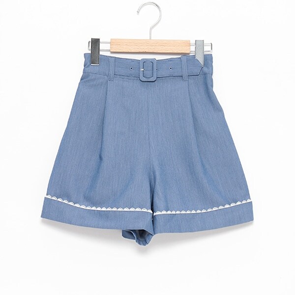 【人気商品再入荷】【直営店で取り扱い無し】飾りベルトつきショートパンツ