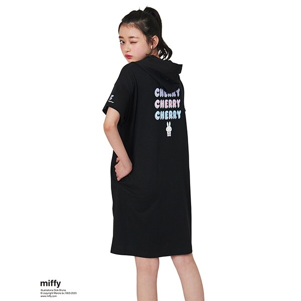 Narumiya Online ナルミヤ オンラインの公式通販サイト ミッフィー チェリー刺しゅうバックプリントパーカーワンピース S 140 黒 ジュニア