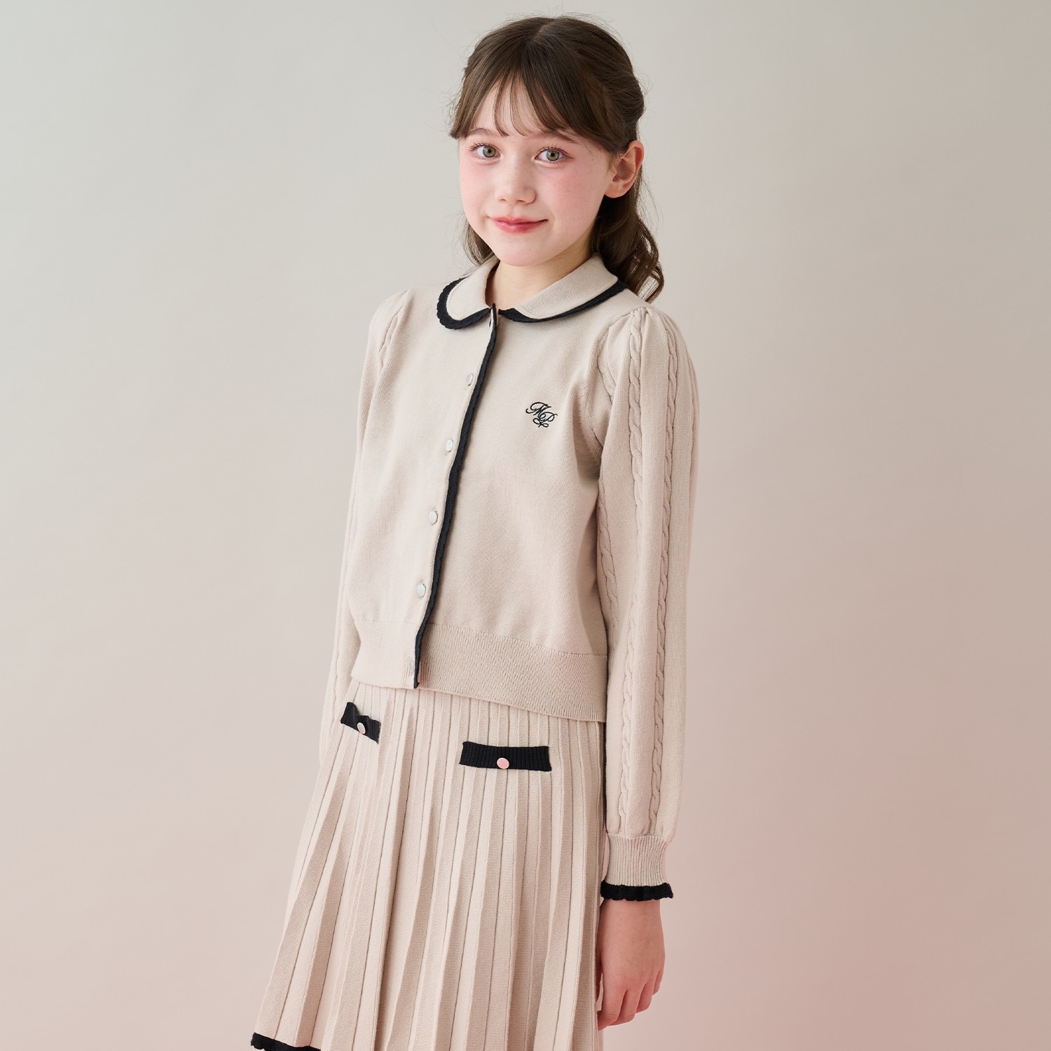 衿つきカーディガン