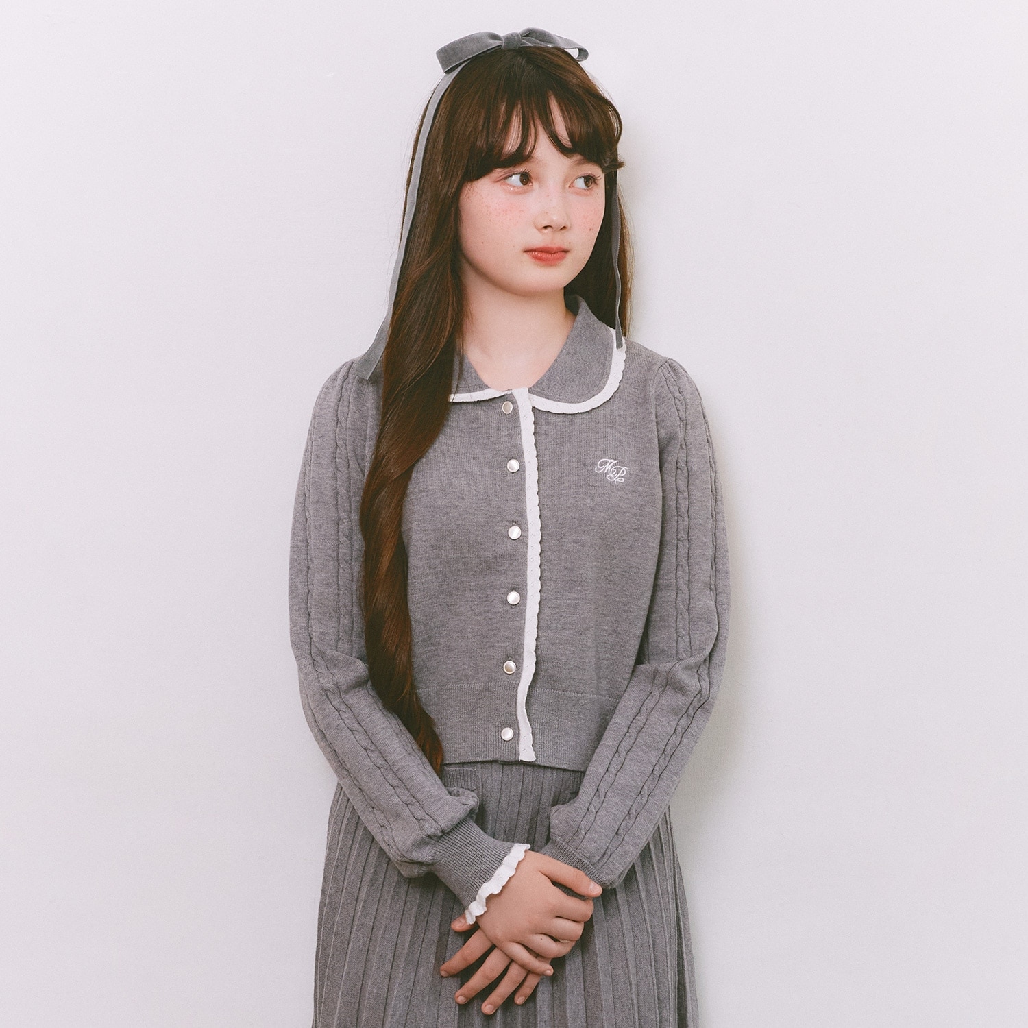 衿つきカーディガン