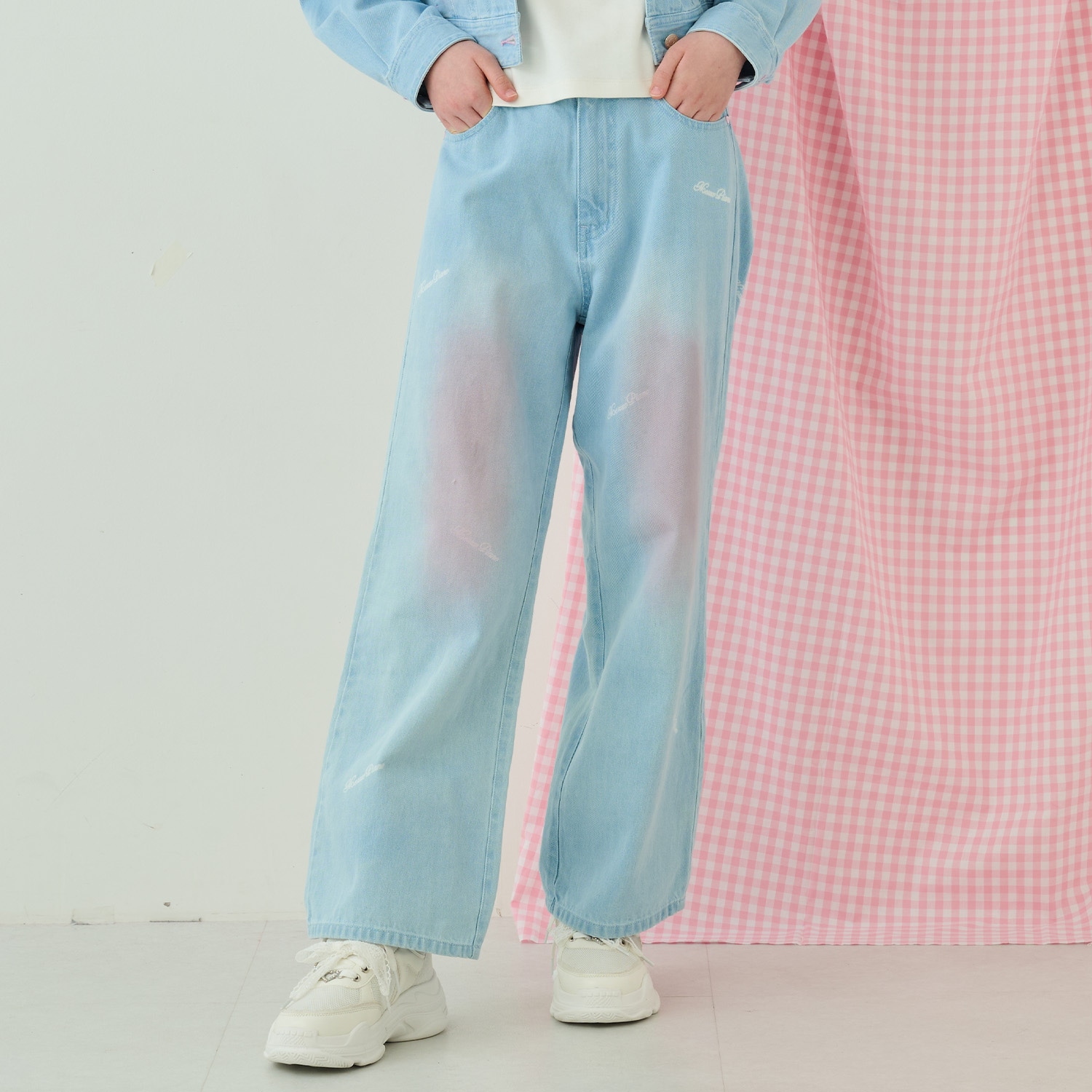 ふわっとスプレーストレートデニムパンツ