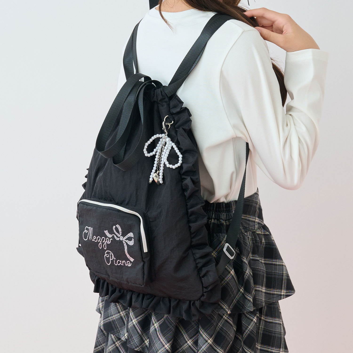新品タグ付メゾピアノジュニア【A4対応・撥水】キラキラロゴナップサック A4対応・撥水】キラキラロゴナップサック(F 黒): ジュニア - ナルミヤ