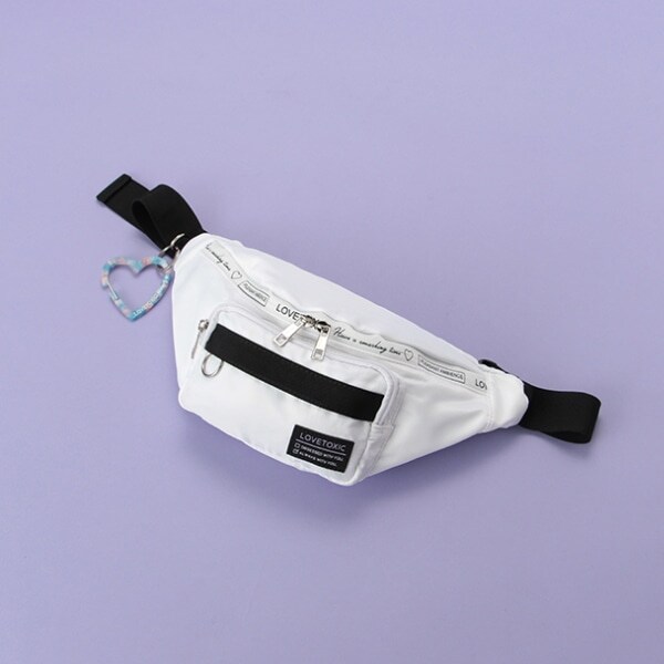ハートカラビナつきロゴパッチウエストバッグ