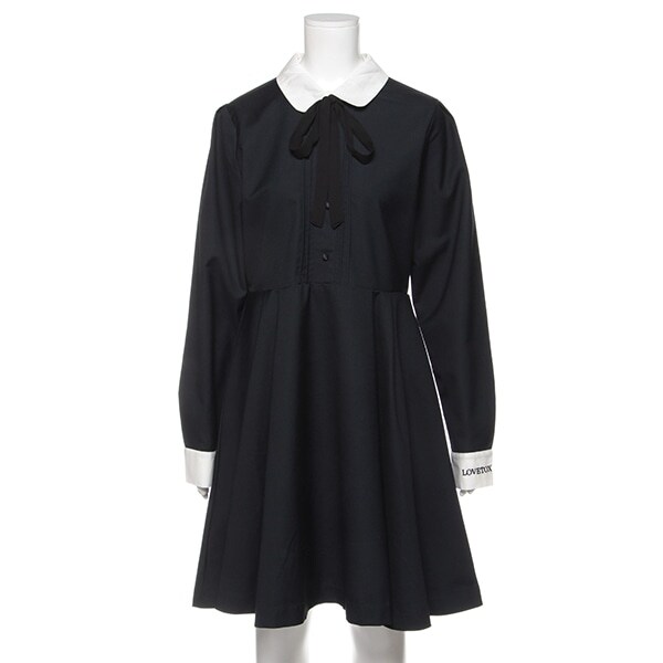 リボンタイつき丸衿フレアワンピース