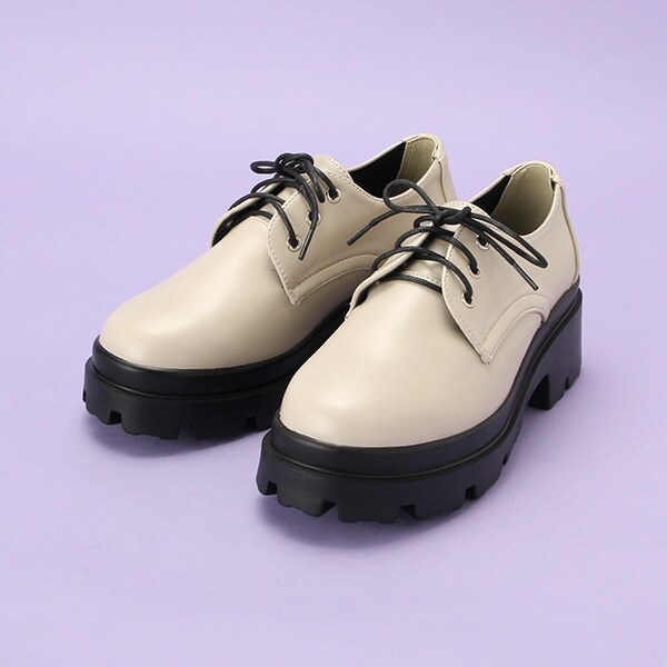 レースアップローファー