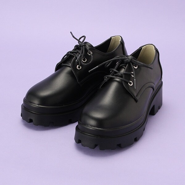 レースアップローファー