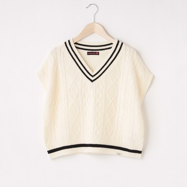 ケーブルニットベスト