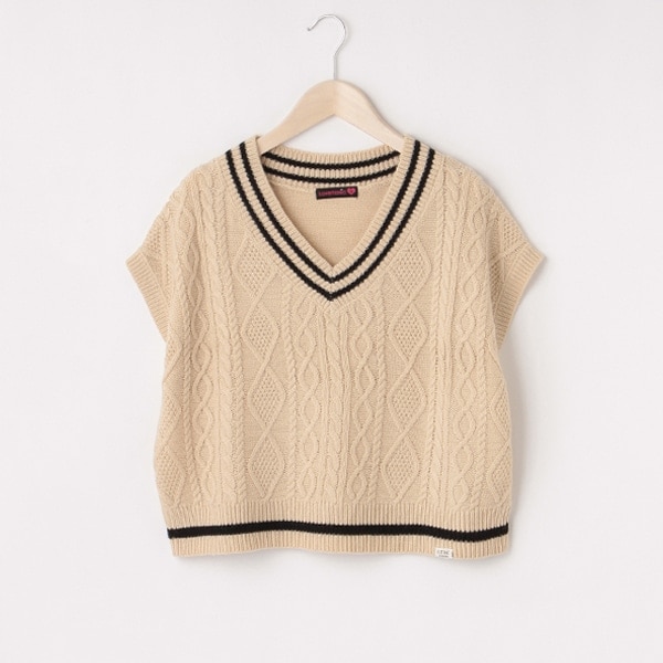 ケーブルニットベスト