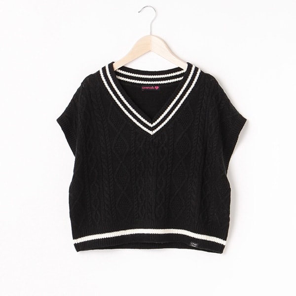 ケーブルニットベスト
