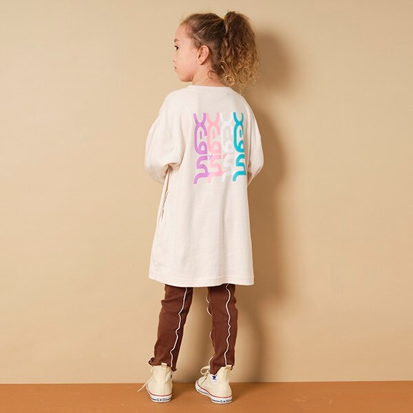 バックロゴプリントワンピース
