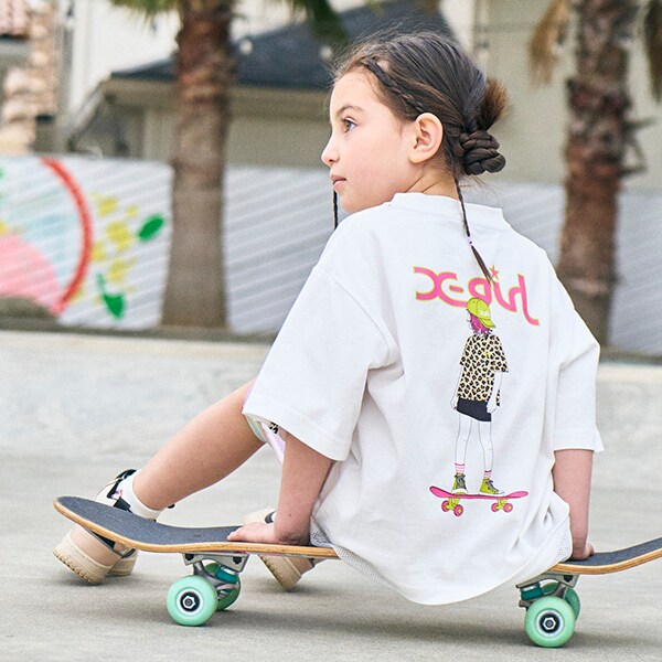 女の子バックプリントロゴテープ半袖Tシャツ