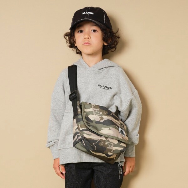 【WEB限定】刺しゅうロゴビックシルエットパーカ