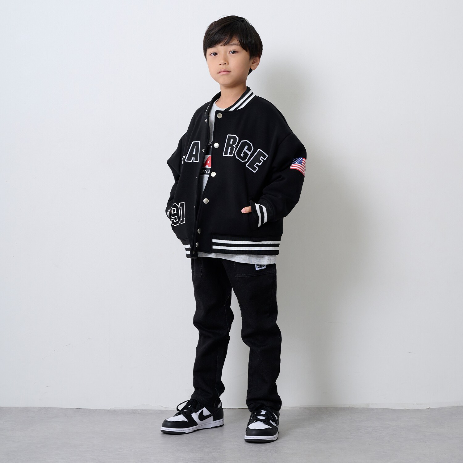 バックロゴカットデニムテーパードパンツ