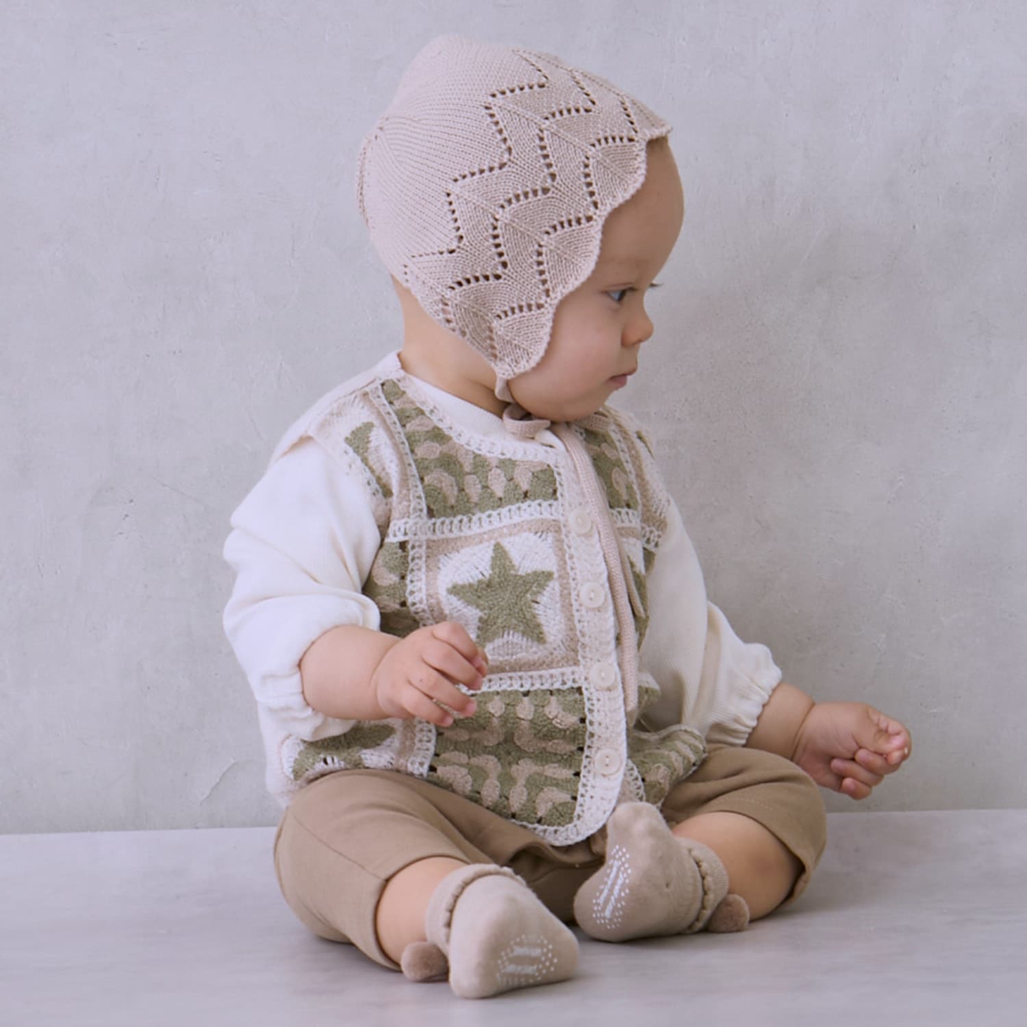 クロシェベストつきカバーオール