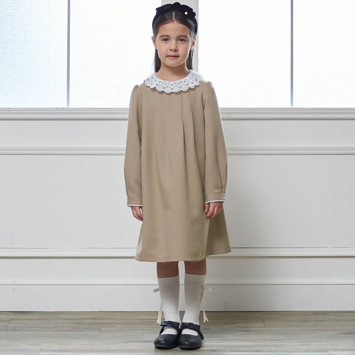 【セミフォーマル】レース衿ワンピース