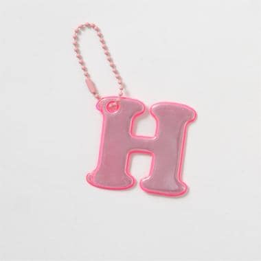 あんしんアルファベットリフレクターチャーム（ピンク）