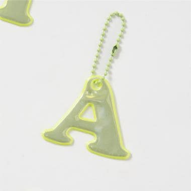 あんしんアルファベットリフレクターチャーム（黄色）