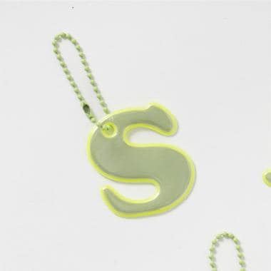 あんしんアルファベットリフレクターチャーム（黄色）