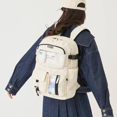 チャームつきカジュアルリュック