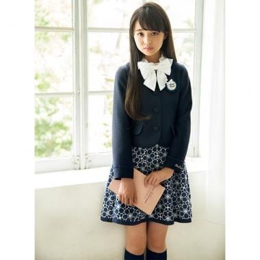 ロゼットつきノーカラージャケット