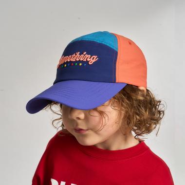 ロゴ刺しゅうキャップ