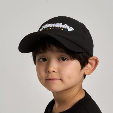 ロゴ刺しゅうキャップ