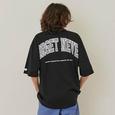 【FORGETNEVER】バックアーチカレッジロゴ半袖Tシャツ_GLSW