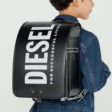 【DIESEL(ディーゼル)】REFLECTOR VERTICAL LOGO(リフレクター バーチカル ロゴ)ランドセル