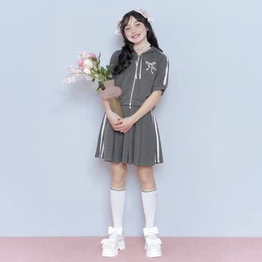 ラメミニ裏毛ジップパーカ＆フレアスカパンセットアップ